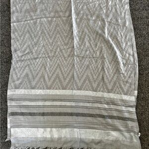NWOT Calvin Klein Silver Chevron Scarf